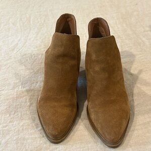 Steve Madden camel suede ankle boot, excellent condition.